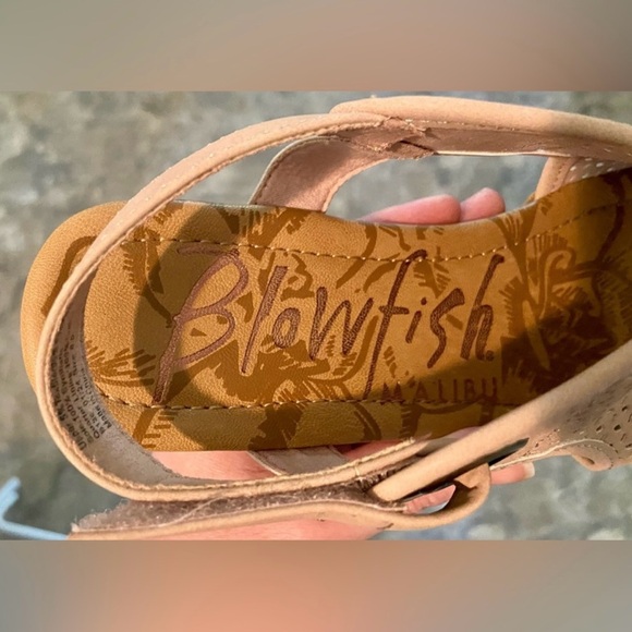 Blowfish Malibu Beckridge Willow Velcro Strap Perforated Sandals - Picture 5 of 6